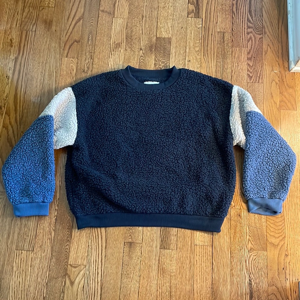 American Eagle fleece sweatshirt in a size large.  Excellent condition.